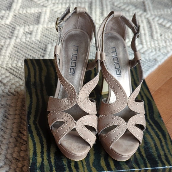 Moda Women's Beige Strappy Heels - Picture 2 of 9